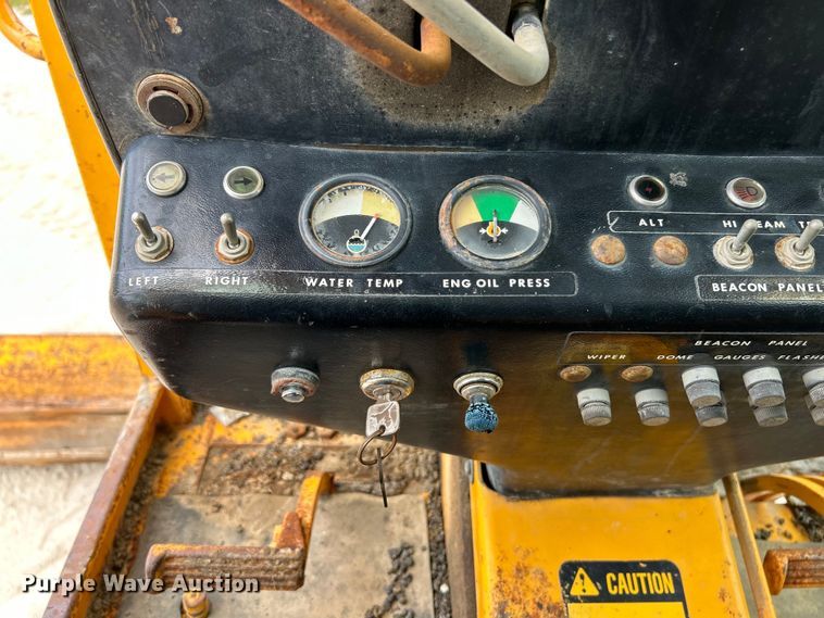 image for item EK3013 1973 John Deere 570A rigid frame motor grader