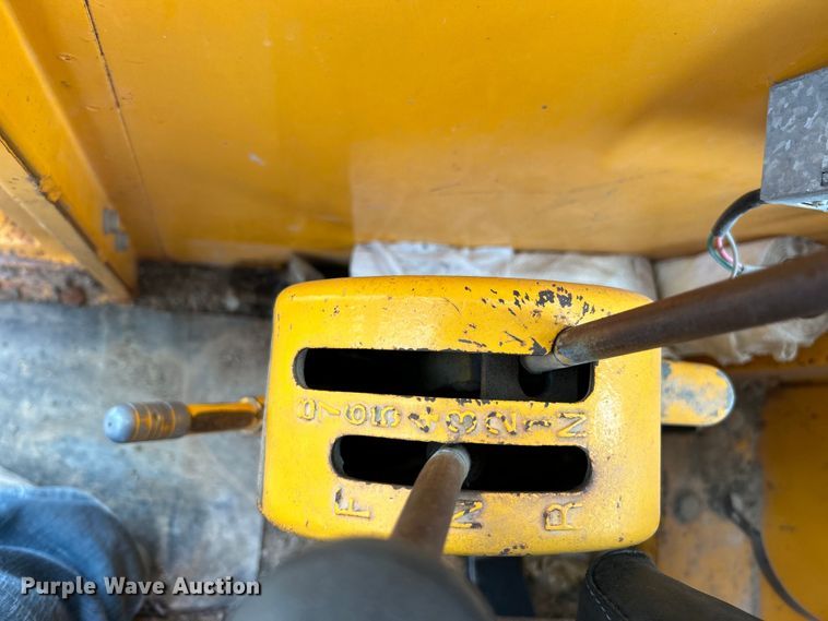 image for item EK3013 1973 John Deere 570A rigid frame motor grader