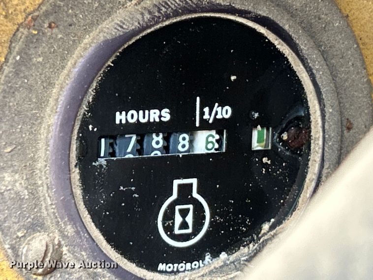 image for item EK3013 1973 John Deere 570A rigid frame motor grader