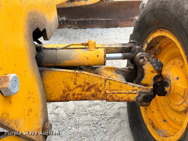 image for item EK3013 1973 John Deere 570A rigid frame motor grader