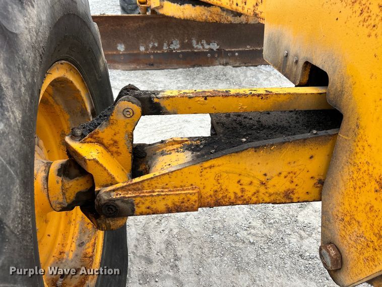 image for item EK3013 1973 John Deere 570A rigid frame motor grader