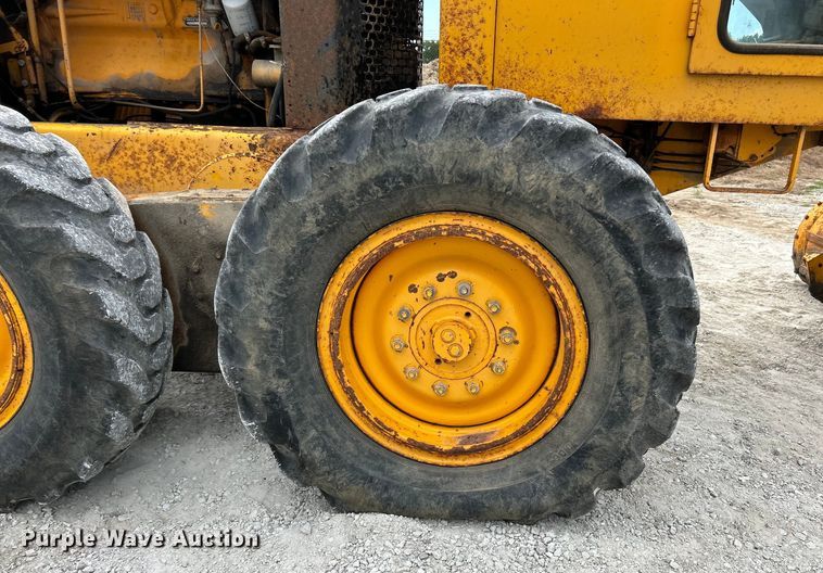 image for item EK3013 1973 John Deere 570A rigid frame motor grader