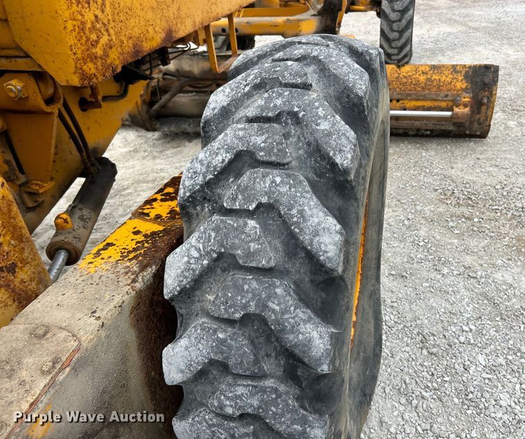 image for item EK3013 1973 John Deere 570A rigid frame motor grader