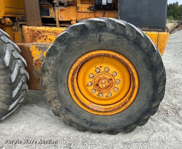 image for item EK3013 1973 John Deere 570A rigid frame motor grader