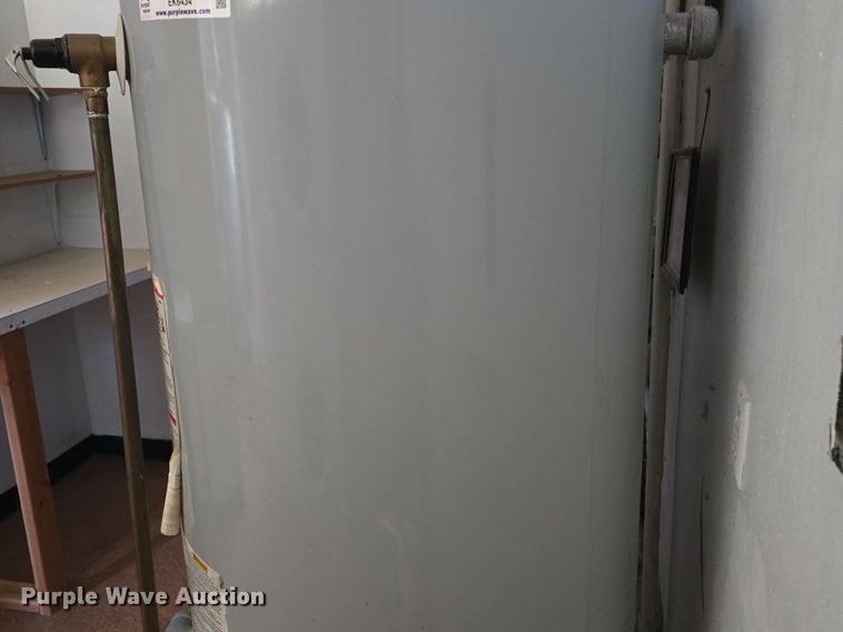 image for item EK6434 2005 State Industries SBD100199NET hot water heater