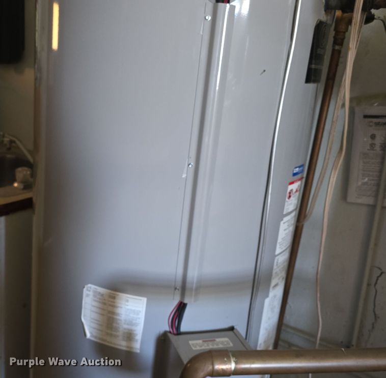 image for item EK6435 2018 State Industries SBD-100-199ZNET 118 hot water heater