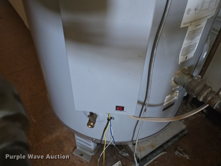 image for item EK6435 2018 State Industries SBD-100-199ZNET 118 hot water heater