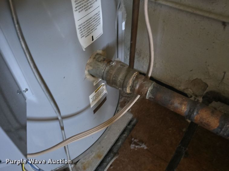 image for item EK6435 2018 State Industries SBD-100-199ZNET 118 hot water heater