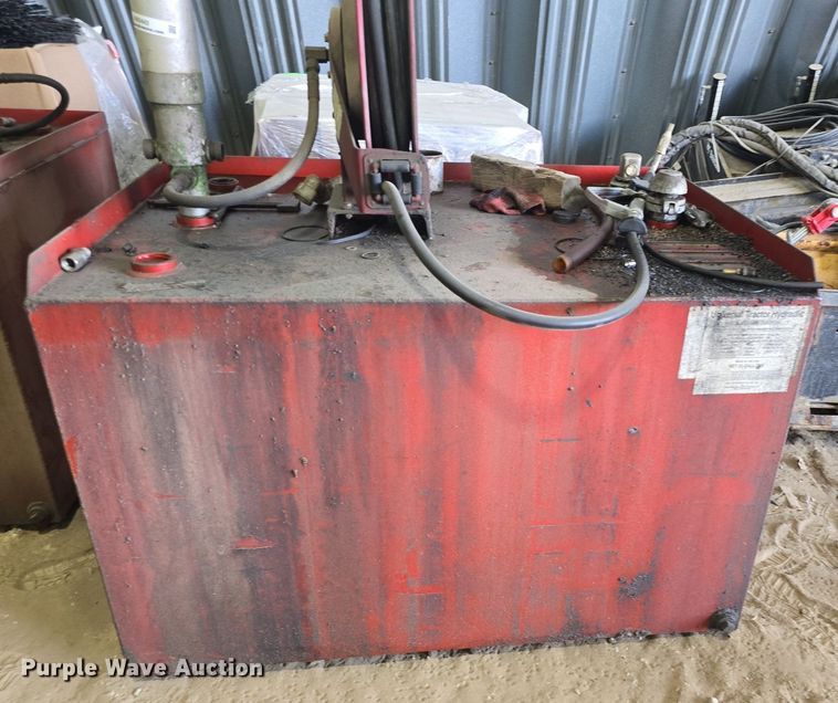 image for item EK6442 (2) We-Mac Manufacturing Co. oil tanks