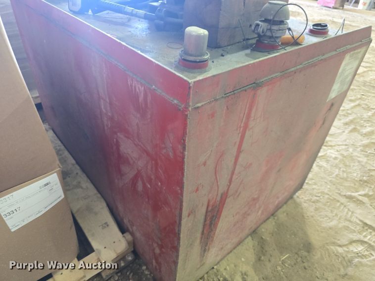 image for item EK6442 (2) We-Mac Manufacturing Co. oil tanks