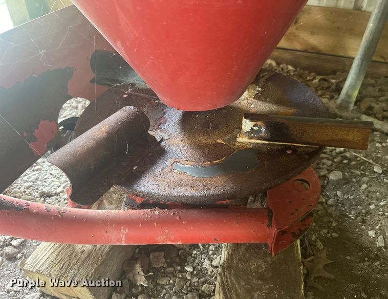 image for item EK8962 Behlen Country spreader