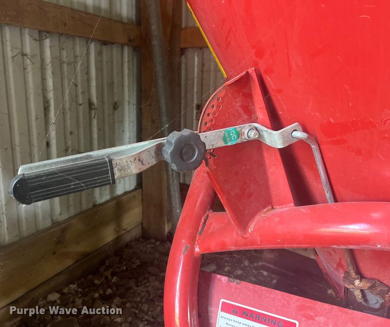 image for item EK8962 Behlen Country spreader