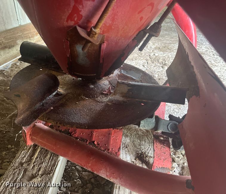 image for item EK8962 Behlen Country spreader