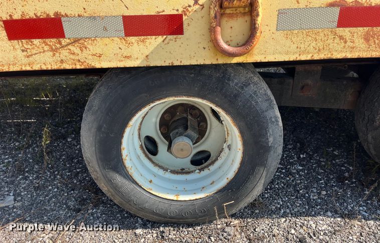 image for item EK8963 1997 Towmaster 0C-20 equipment trailer