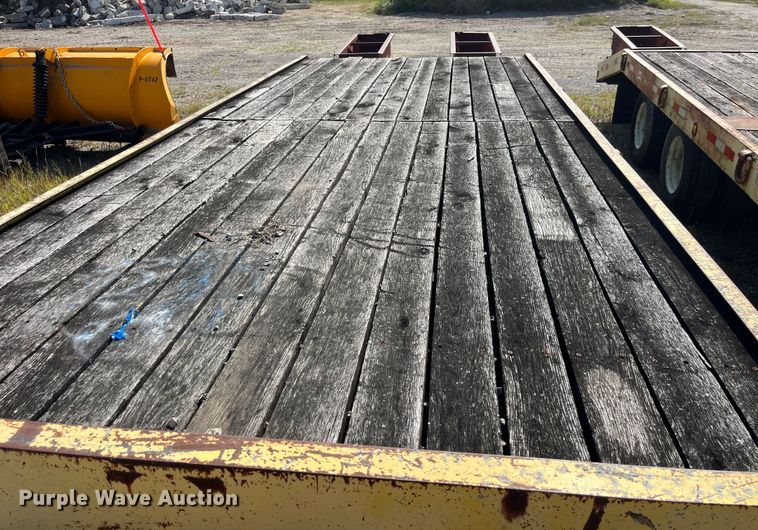 image for item EK8964 1997 Towmaster 0C-20 equipment trailer