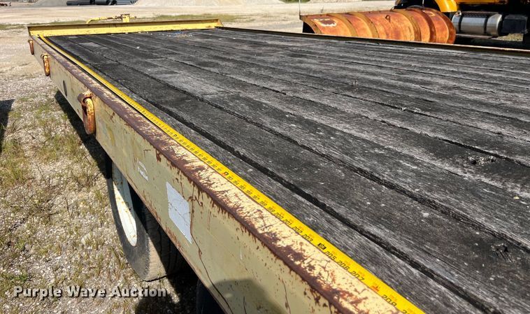 image for item EK8964 1997 Towmaster 0C-20 equipment trailer