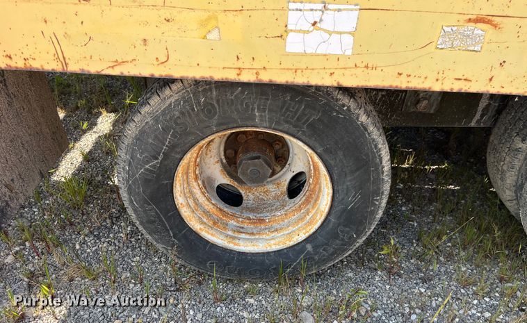 image for item EK8964 1997 Towmaster 0C-20 equipment trailer