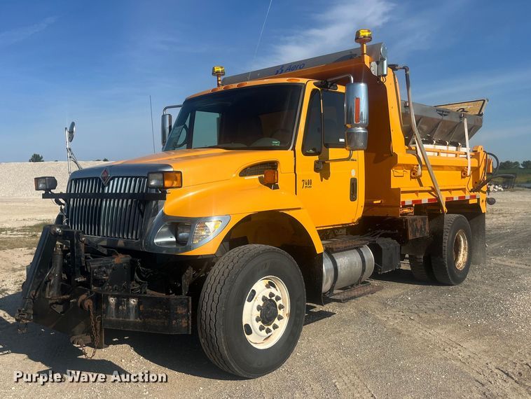 image for item EK8965 2006 International  7400 dump truck