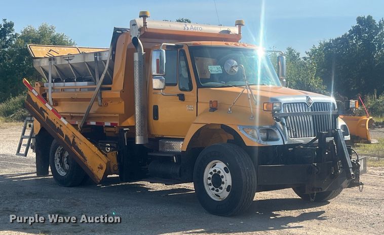 image for item EK8965 2006 International  7400 dump truck