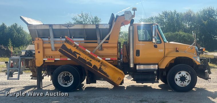 image for item EK8965 2006 International  7400 dump truck