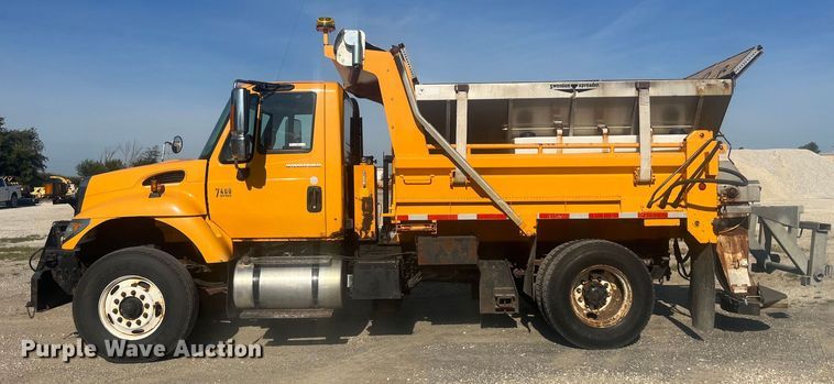 image for item EK8965 2006 International  7400 dump truck