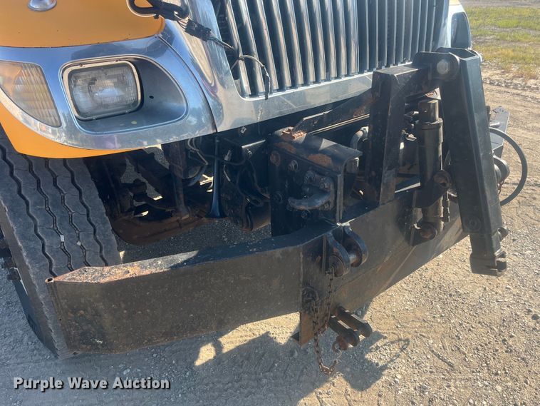 image for item EK8965 2006 International  7400 dump truck