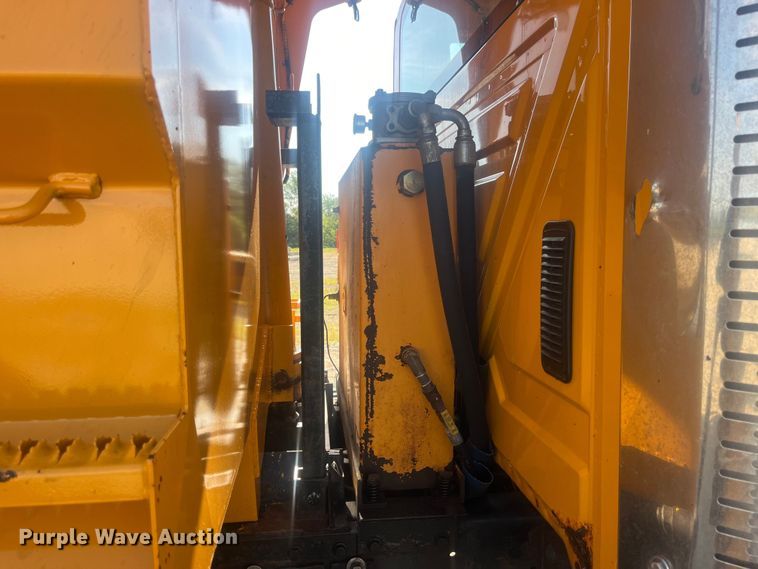 image for item EK8965 2006 International  7400 dump truck