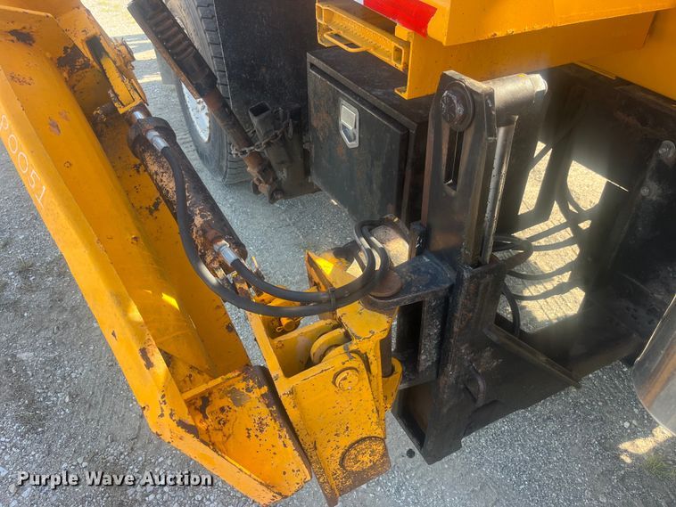 image for item EK8965 2006 International  7400 dump truck