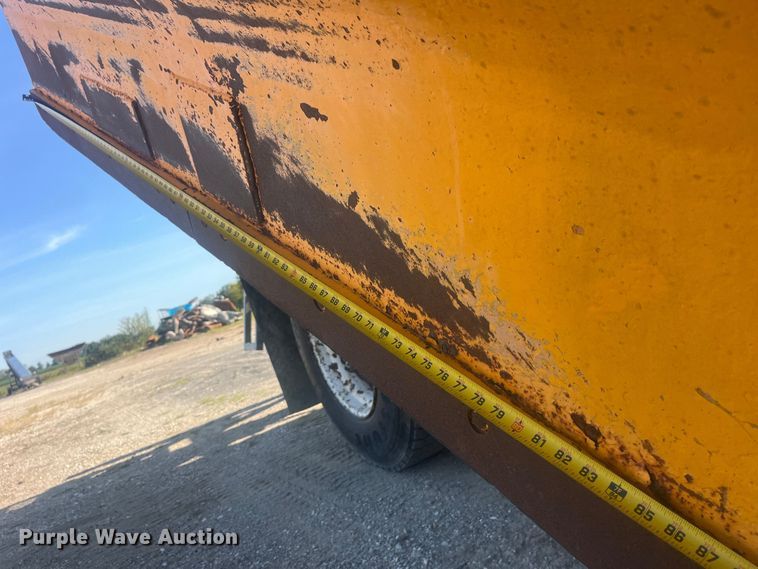 image for item EK8965 2006 International  7400 dump truck