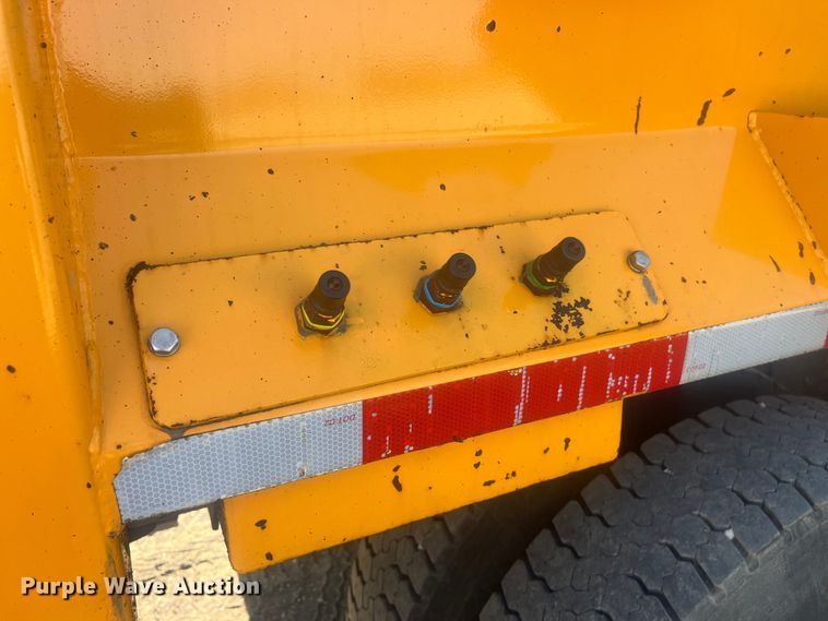 image for item EK8965 2006 International  7400 dump truck