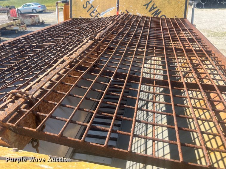 image for item EK8965 2006 International  7400 dump truck