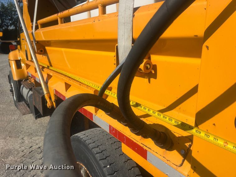 image for item EK8965 2006 International  7400 dump truck