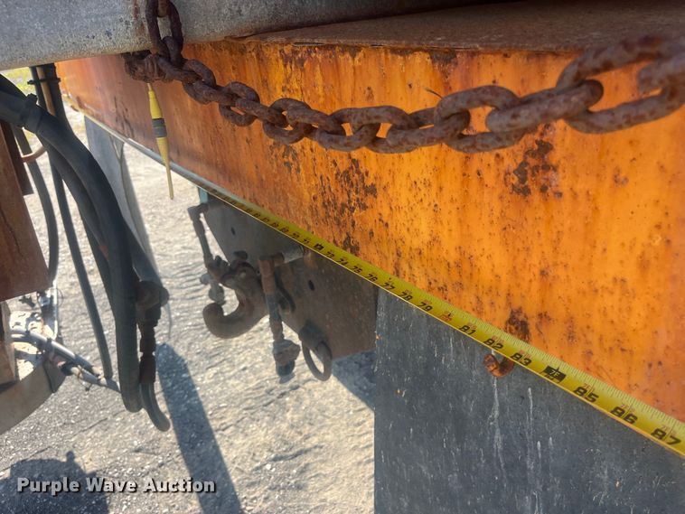 image for item EK8965 2006 International  7400 dump truck