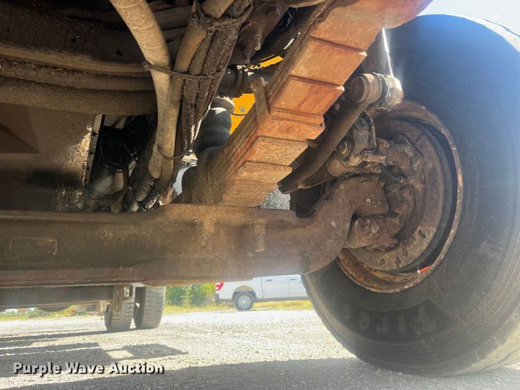 image for item EK8965 2006 International  7400 dump truck