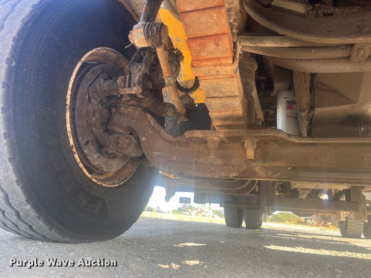 image for item EK8965 2006 International  7400 dump truck