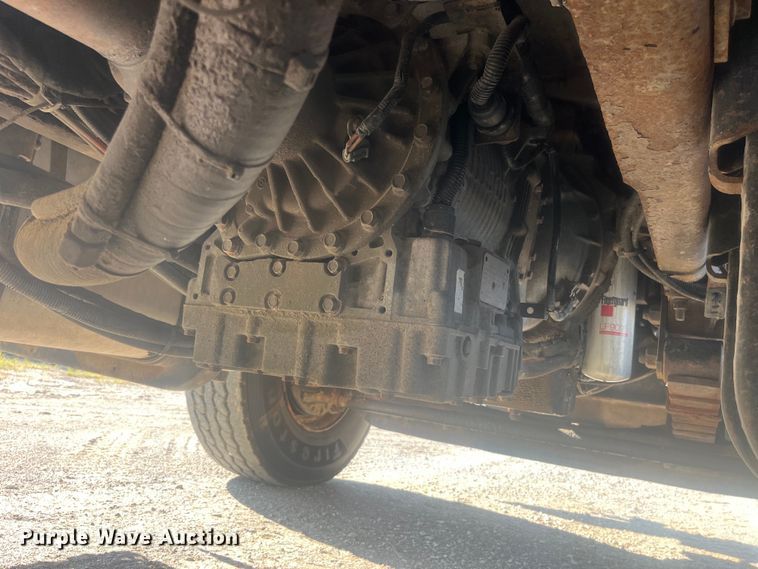 image for item EK8965 2006 International  7400 dump truck