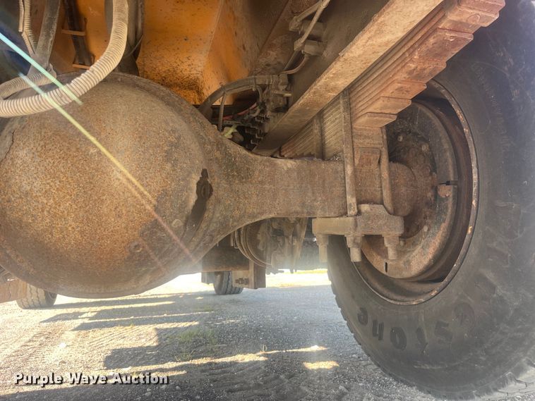 image for item EK8965 2006 International  7400 dump truck