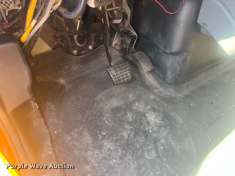 image for item EK8965 2006 International  7400 dump truck