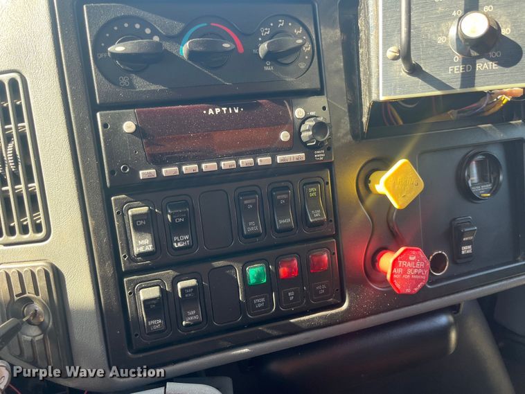 image for item EK8965 2006 International  7400 dump truck