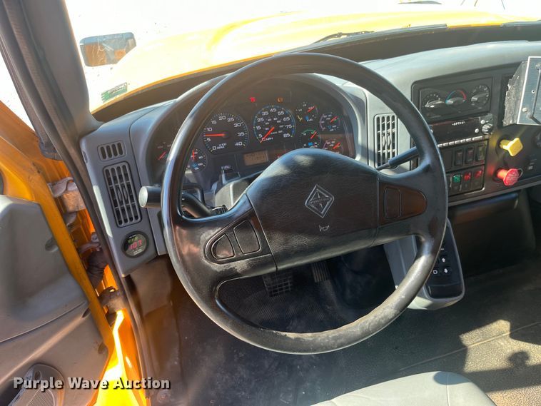 image for item EK8965 2006 International  7400 dump truck