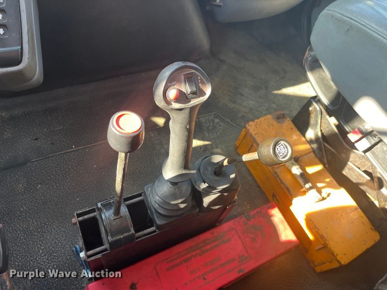 image for item EK8965 2006 International  7400 dump truck