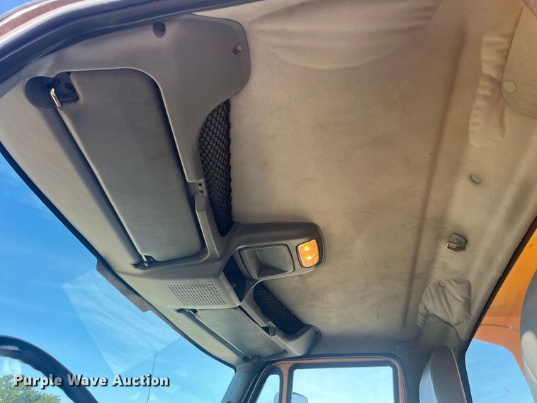 image for item EK8965 2006 International  7400 dump truck