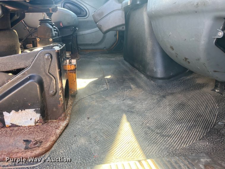 image for item EK8965 2006 International  7400 dump truck