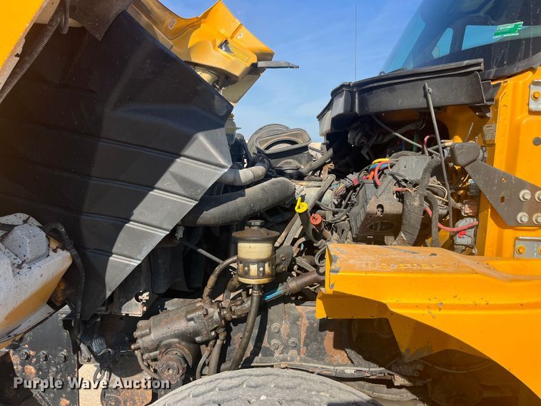 image for item EK8965 2006 International  7400 dump truck