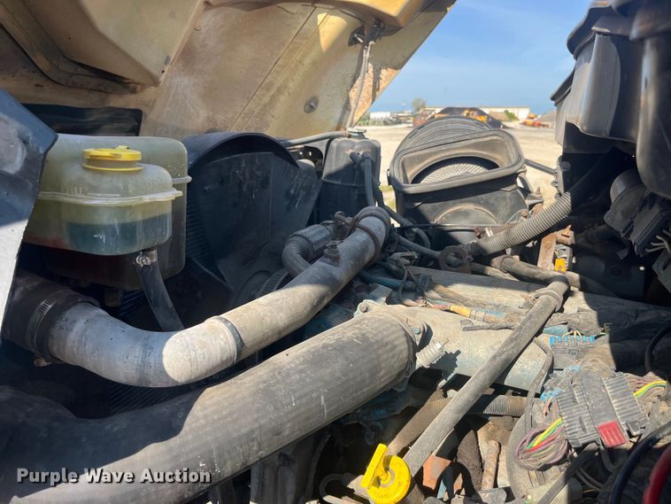 image for item EK8965 2006 International  7400 dump truck