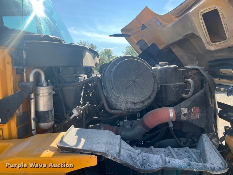 image for item EK8965 2006 International  7400 dump truck