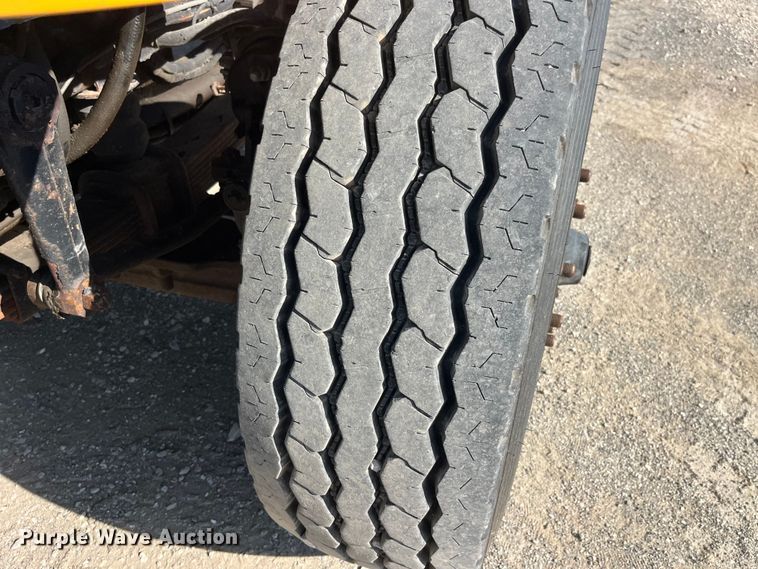 image for item EK8965 2006 International  7400 dump truck