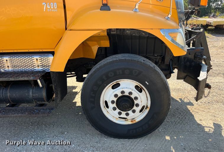 image for item EK8965 2006 International  7400 dump truck