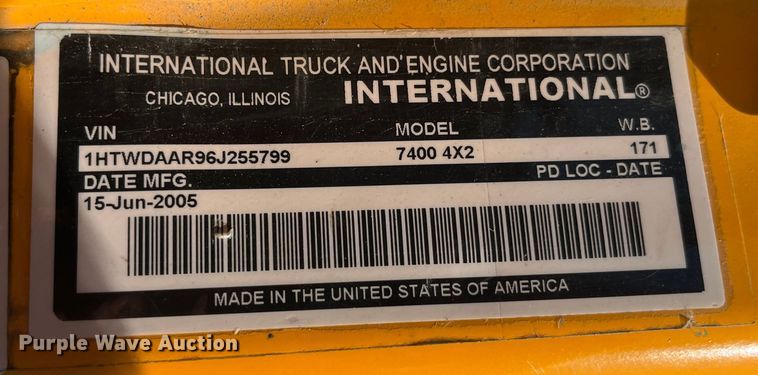 image for item EK8965 2006 International  7400 dump truck