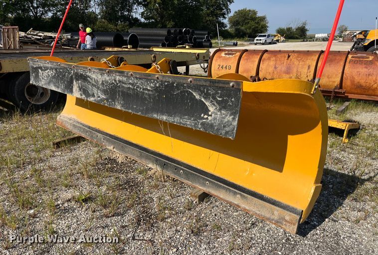 image for item EK8965 2006 International  7400 dump truck